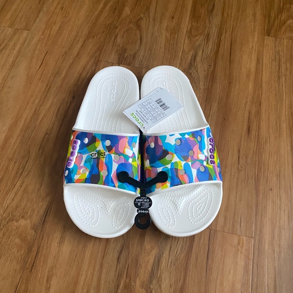 NEW ClassicCrocs - Picture 2 of 3